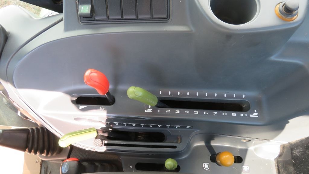 Tracteur chargeur CLAAS AXOS 320 CX  - photo slide 14