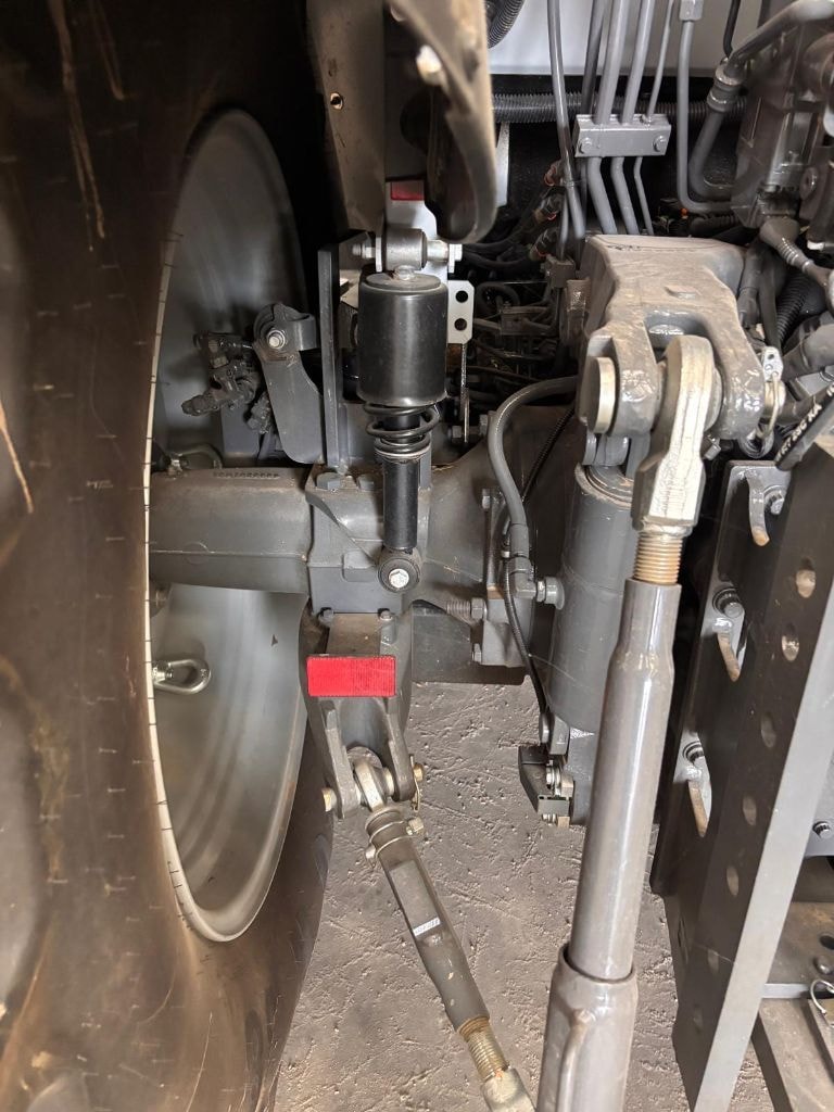 Tracteur MASSEY FERGUSON 5S.145 - photo slide 6