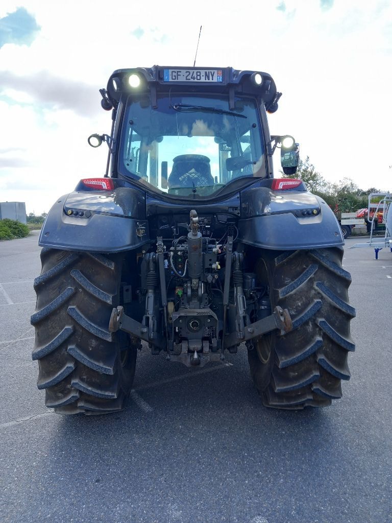 Tracteur chargeur VALTRA T 154 Hi - photo slide 8