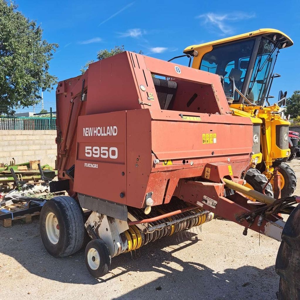 Presse balles rondes NEW HOLLAND 5950 - photo slide 2