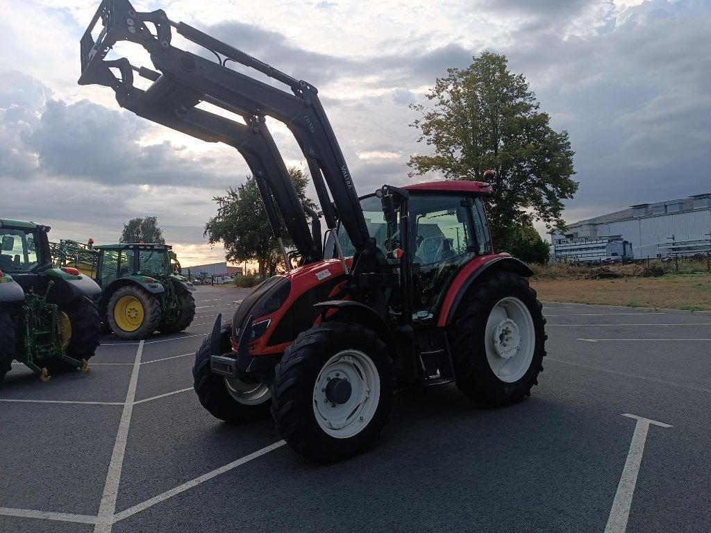 Tracteur chargeur VALTRA A134 H - photo slide 1