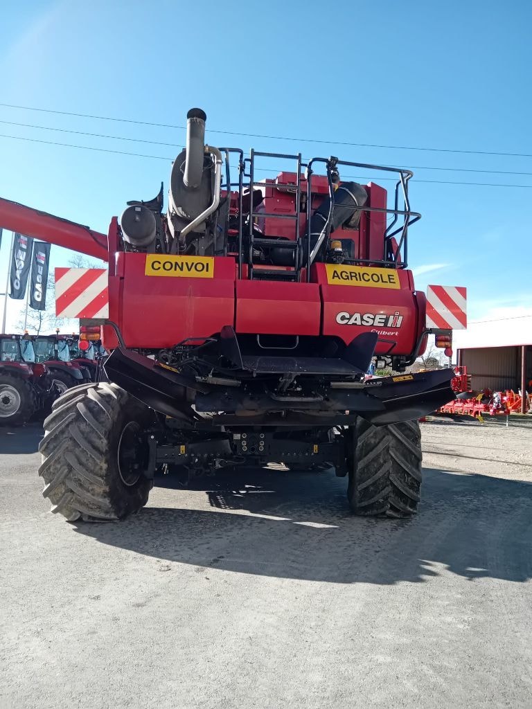 Moissonneuse CASE IH AXIAL-FLOW 8250 - photo slide 3