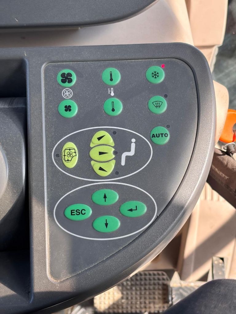 Tracteur FENDT 826 S4 PROFI + - photo slide 23