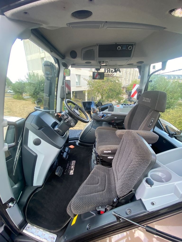 Tracteur VALTRA S376 - photo slide 6