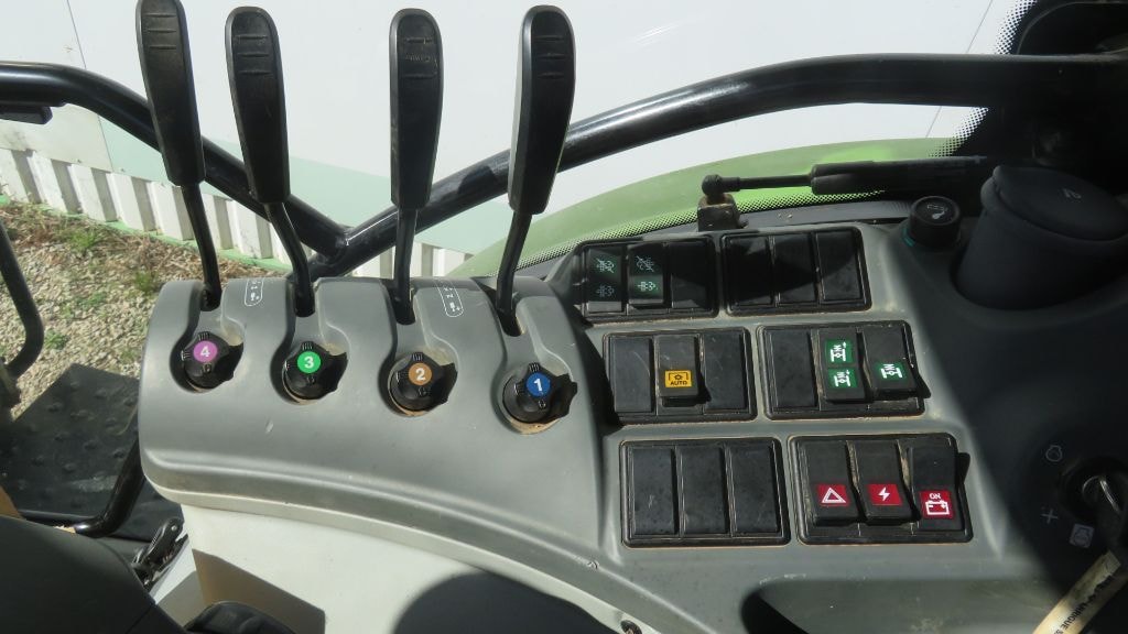 Tracteur CLAAS ARION 610 cis - photo slide 19