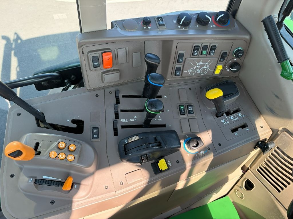 Tracteur JOHN DEERE 6135M - photo slide 10