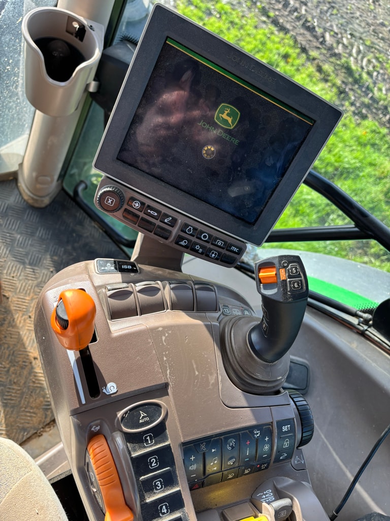 Tracteur chargeur JOHN DEERE 6R150 - photo slide 13