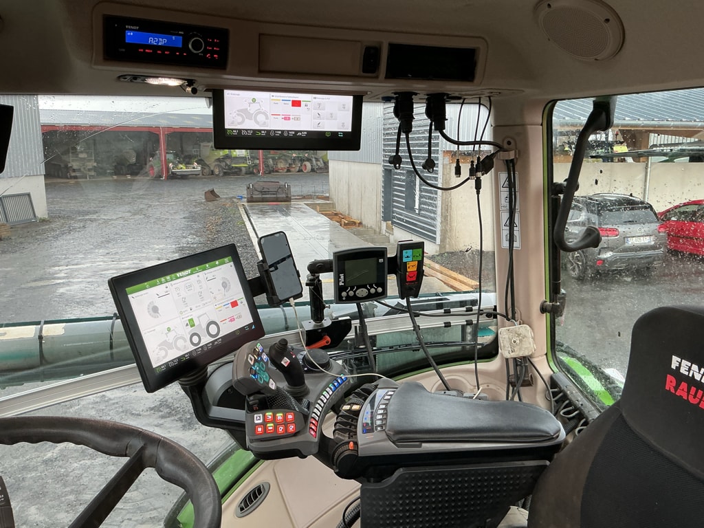 Tracteur FENDT 942 - photo slide 13