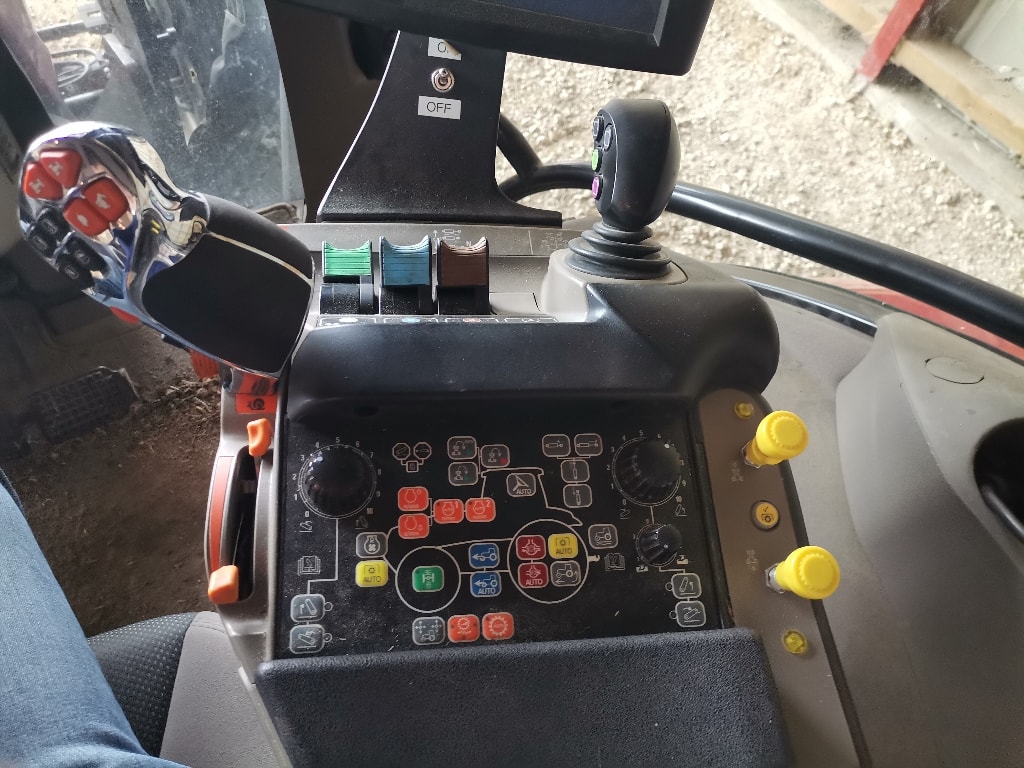Tracteur CASE IH Maxxum 125 cvx - photo slide 14