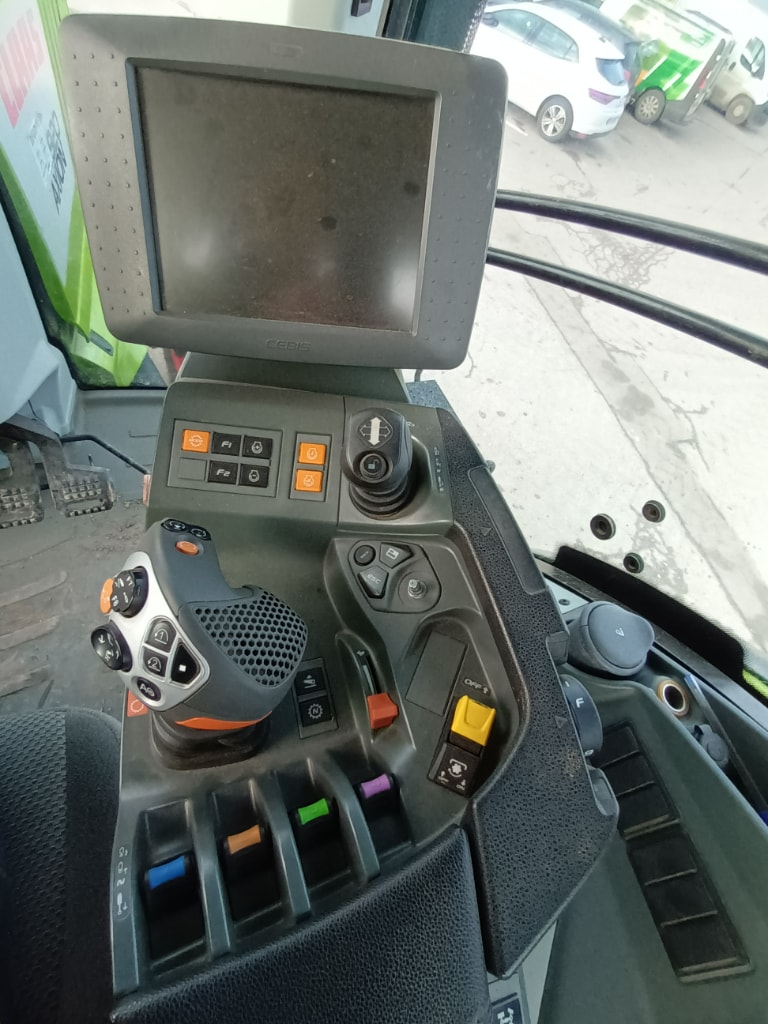 Tracteur CLAAS AXION 920 - photo slide 18