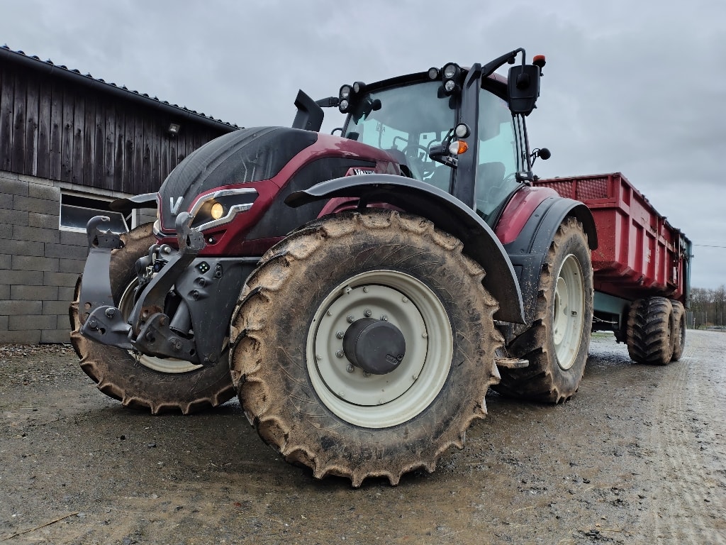 Tracteur VALTRA T215 direct - photo slide 1