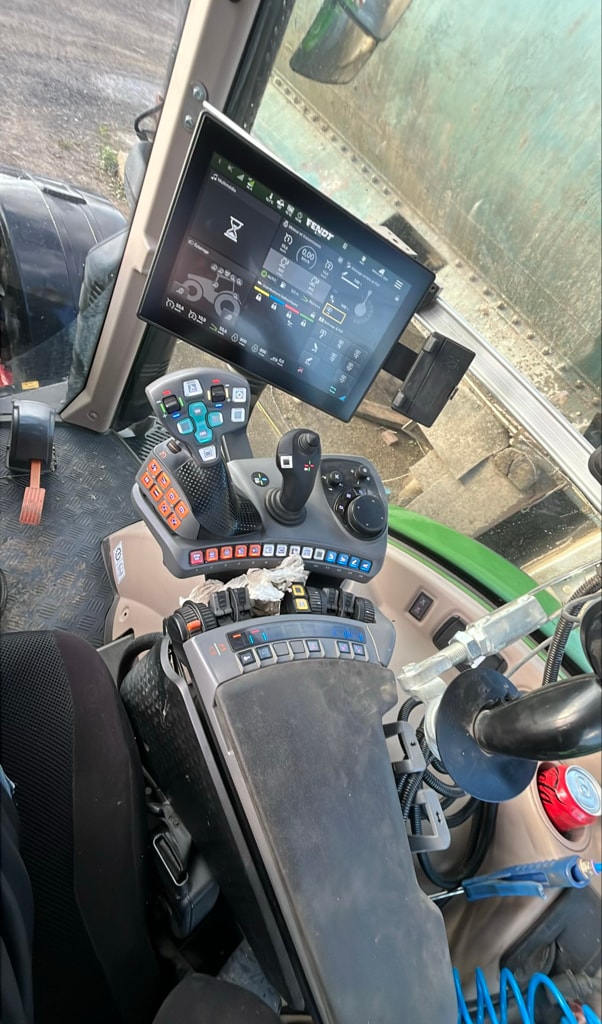 Tracteur FENDT 724 GEN 6 POWER + - photo slide 2