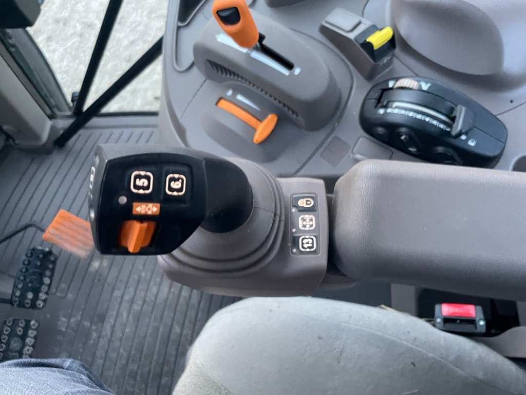 Tracteur chargeur JOHN DEERE 6100 M AUTOPOWER  - photo slide 6