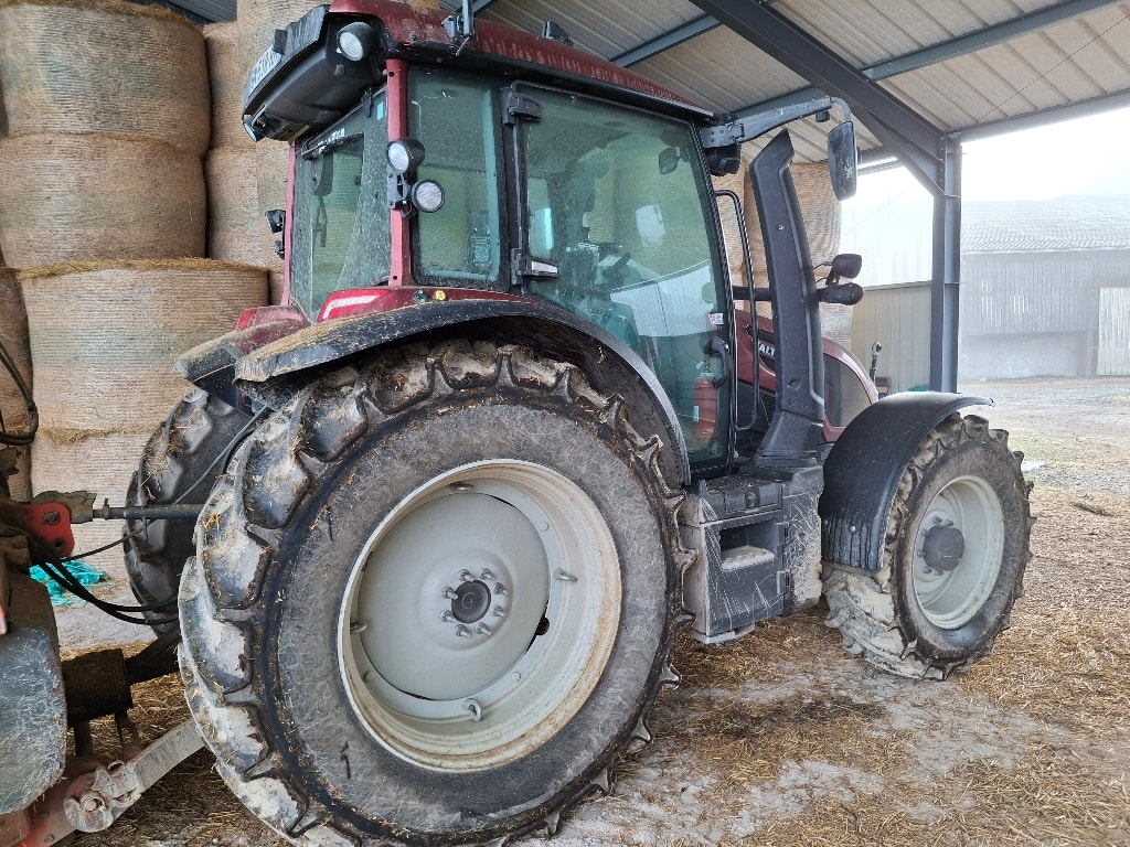 Tracteur VALTRA G135 - photo slide 3