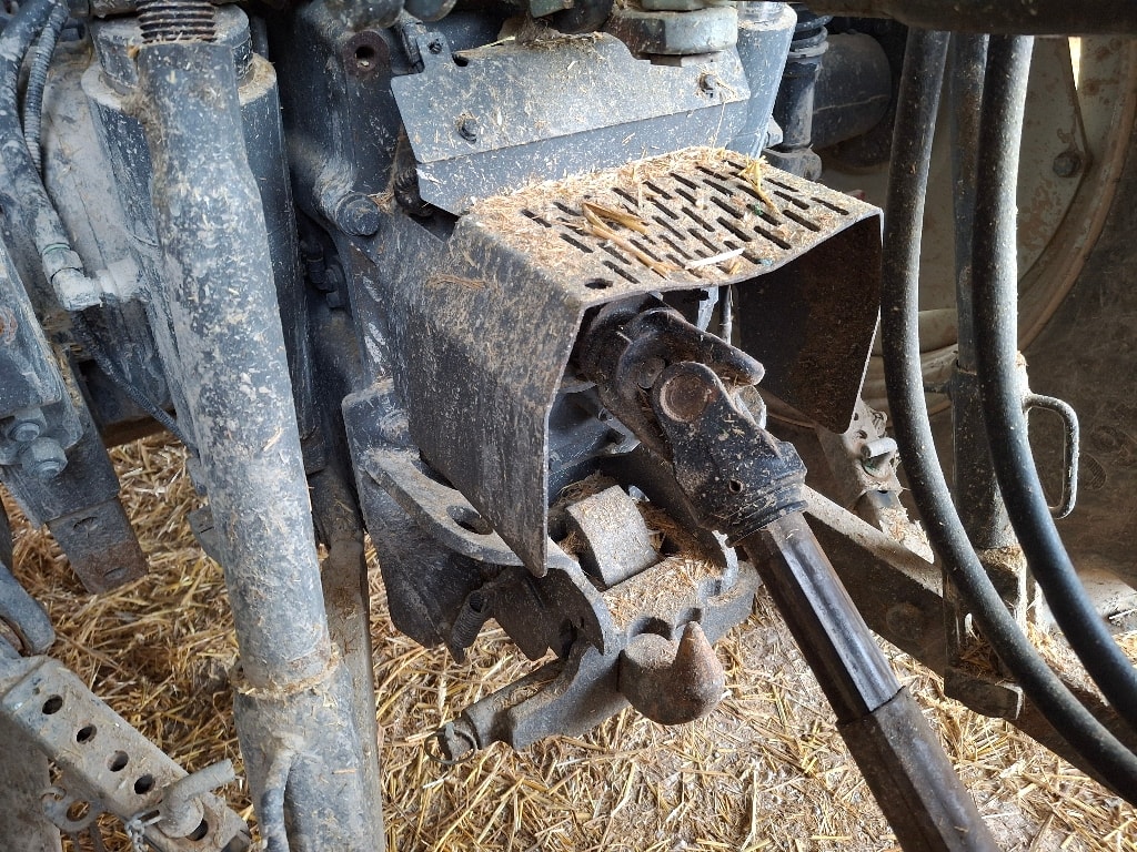 Tracteur VALTRA G135 - photo slide 8