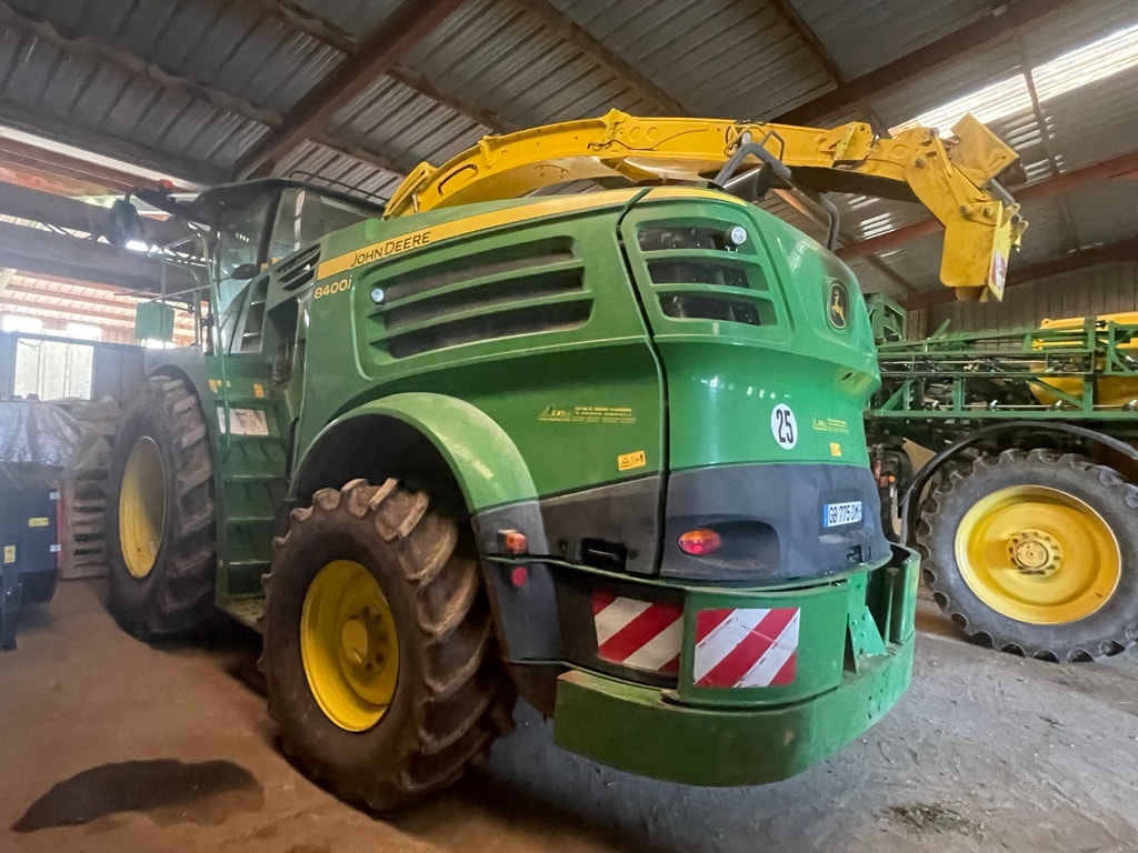 Ensileuse JOHN DEERE 8400i - photo slide 12