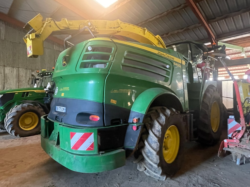Ensileuse JOHN DEERE 8400i - photo slide 13