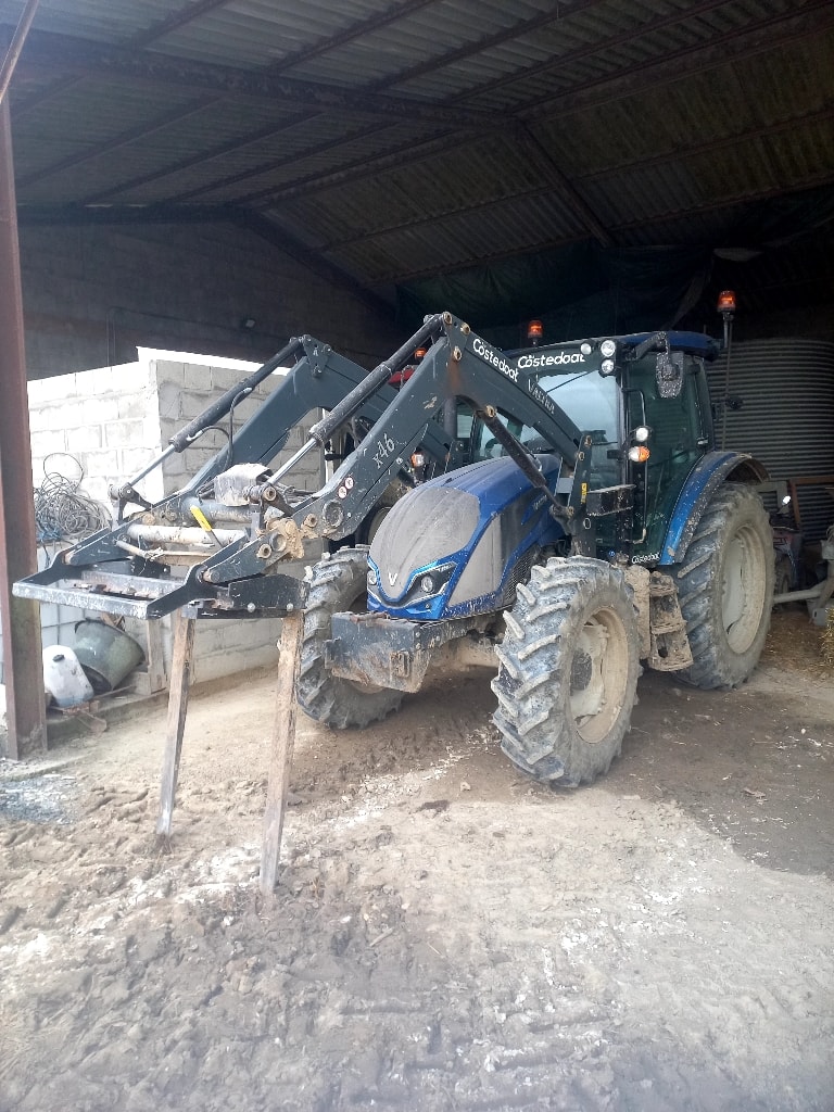 Tracteur chargeur VALTRA A115 - photo slide 1