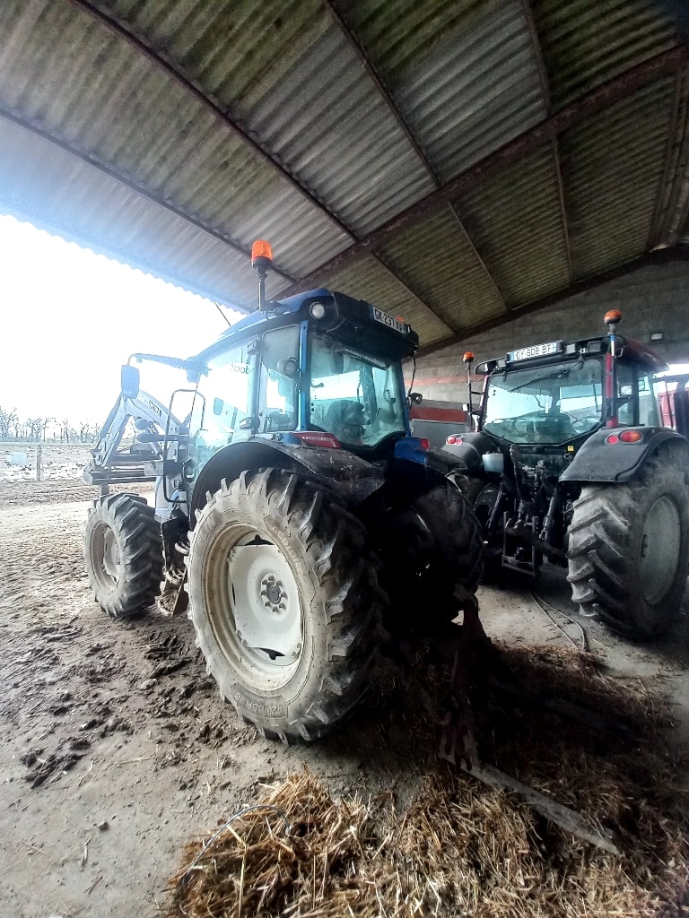 Tracteur chargeur VALTRA A115 - photo slide 3