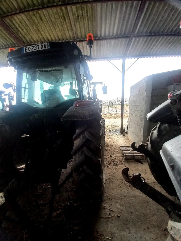 Tracteur chargeur VALTRA A115 - photo slide 4