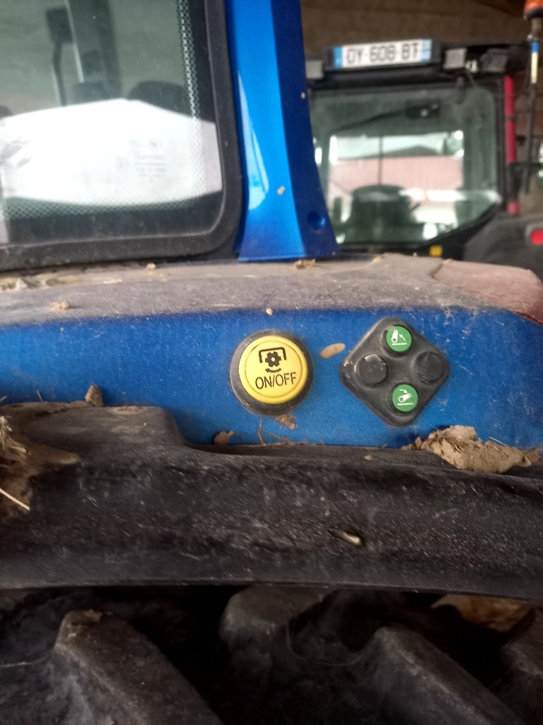 Tracteur chargeur VALTRA A115 - photo slide 9