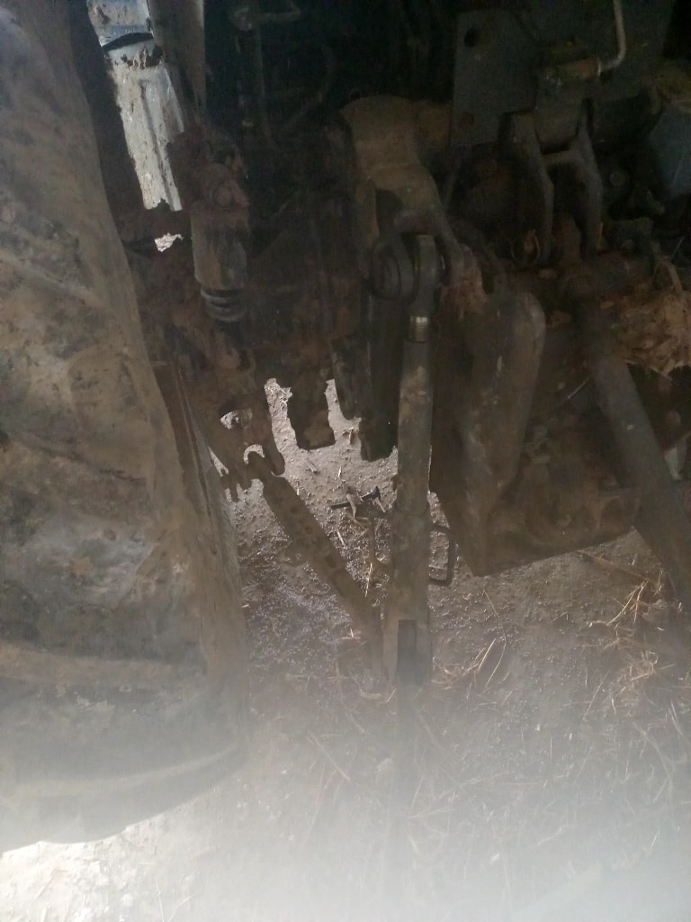 Tracteur chargeur VALTRA A115 - photo slide 10
