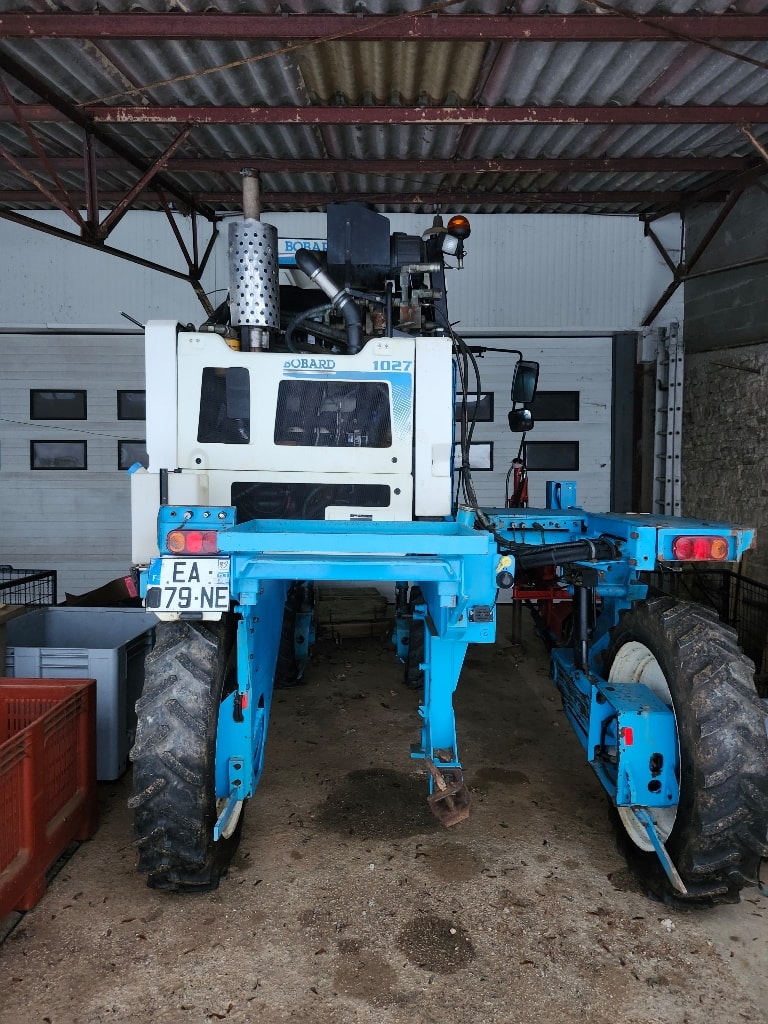 Tracteur enjambeur BOBARD JEUNE 1027 - photo slide 4
