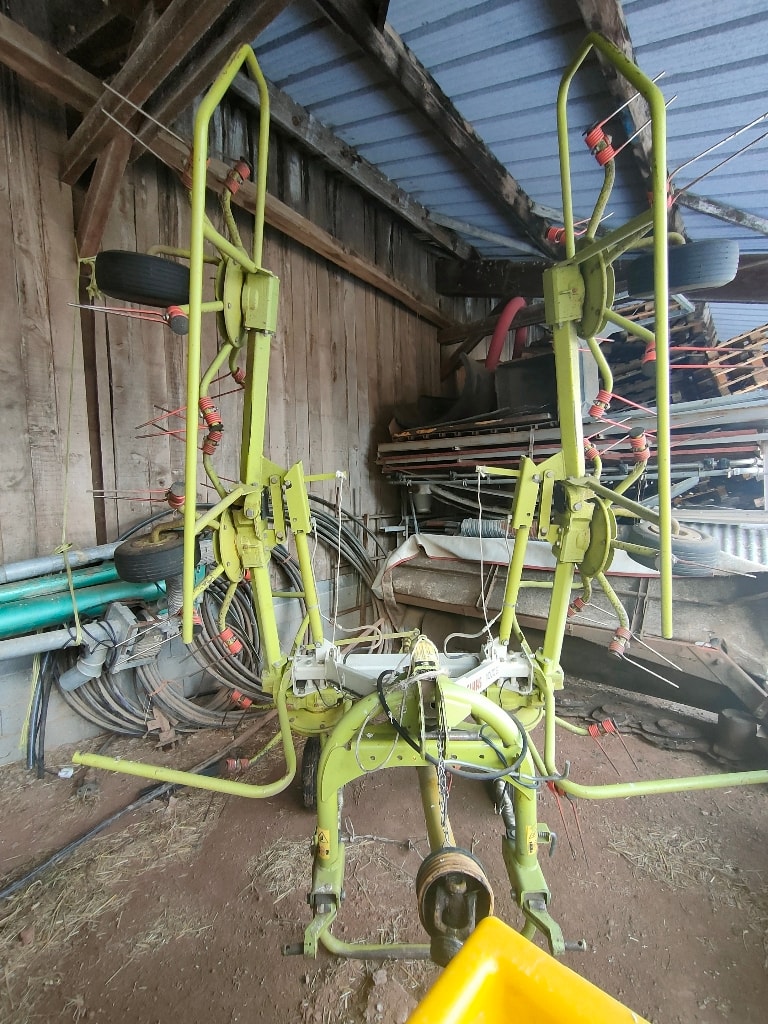 Faneuse CLAAS VOLTO 670 - photo slide 1