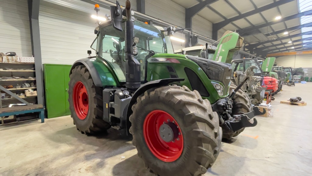 Tracteur FENDT 724 VARIO POWER - photo slide 2