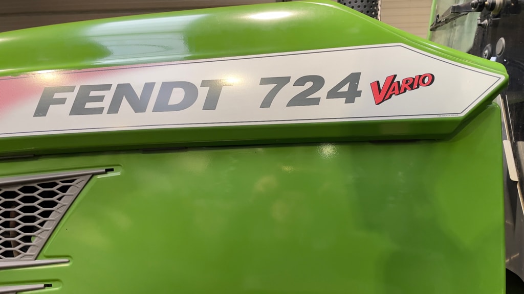 Tracteur FENDT 724 VARIO POWER - photo slide 13
