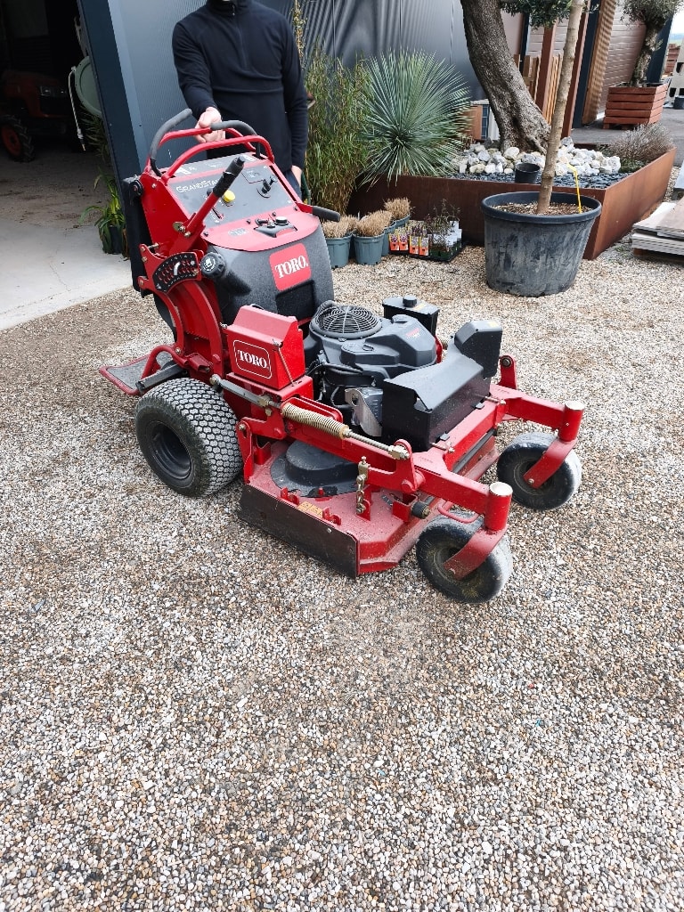 Tondeuse autoportee TORO Stand on 90  - photo slide 1