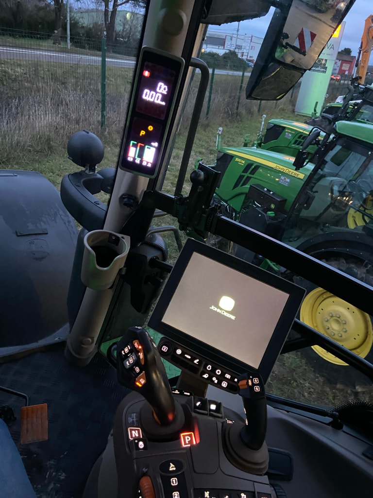 Tracteur JOHN DEERE 6R 230 - photo slide 10