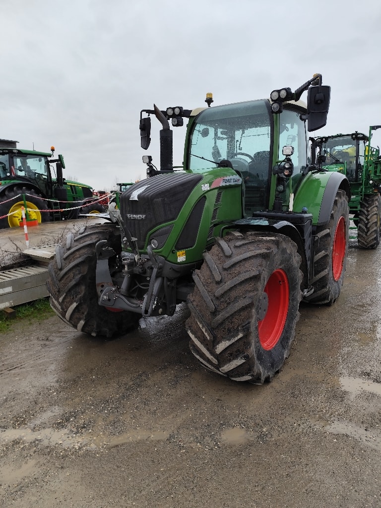 Tracteur FENDT 724 VARIO - photo slide 1