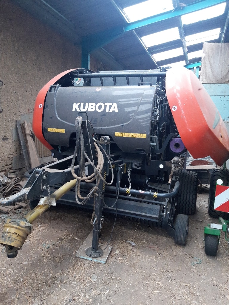 Presse balles rondes KUBOTA Bv4160 - photo slide 8