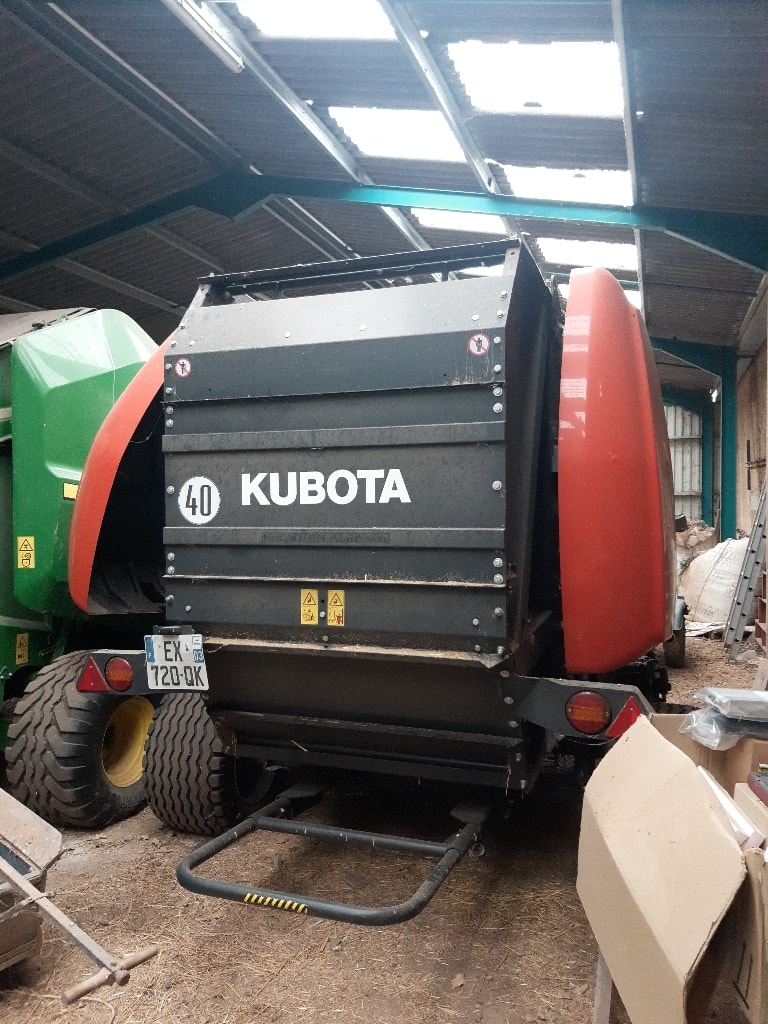 Presse balles rondes KUBOTA Bv4160 - photo slide 7