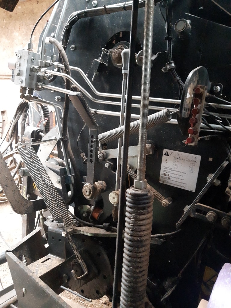 Presse balles rondes KUBOTA Bv4160 - photo slide 11