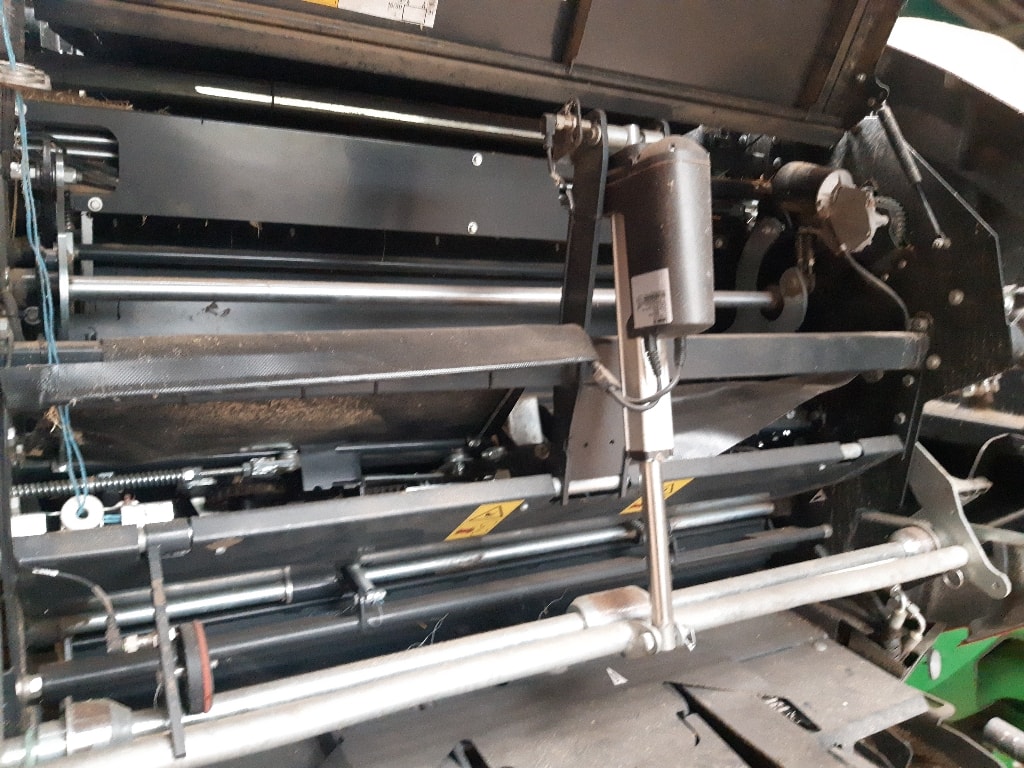 Presse balles rondes KUBOTA Bv4160 - photo slide 14