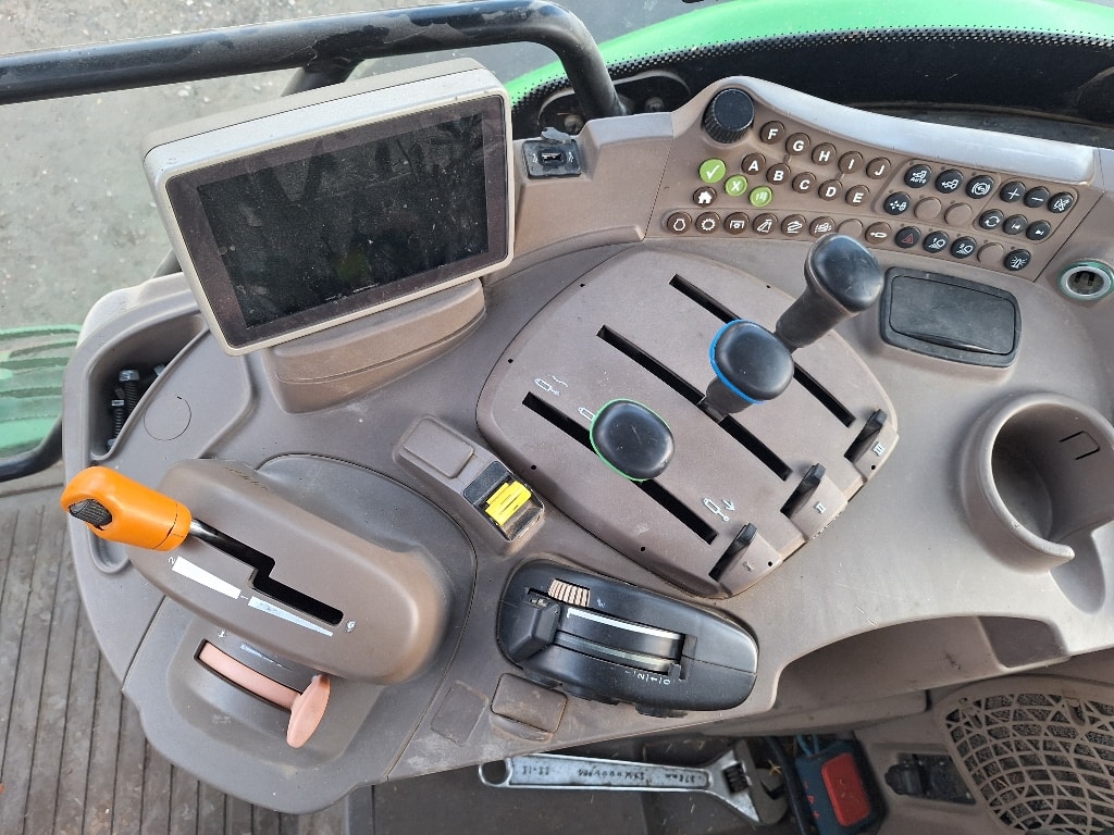 Tracteur chargeur JOHN DEERE 6115R  - photo slide 16