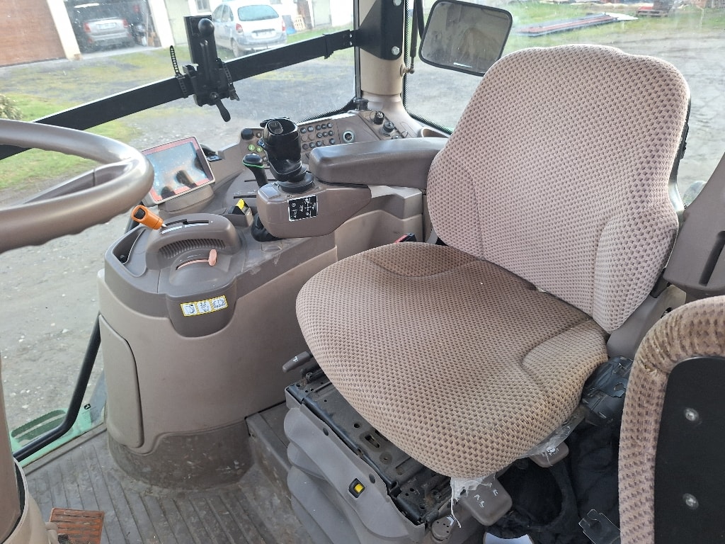Tracteur chargeur JOHN DEERE 6115R  - photo slide 17