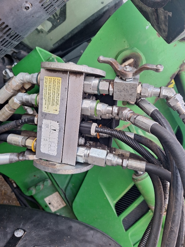 Tracteur chargeur JOHN DEERE 6115R  - photo slide 13