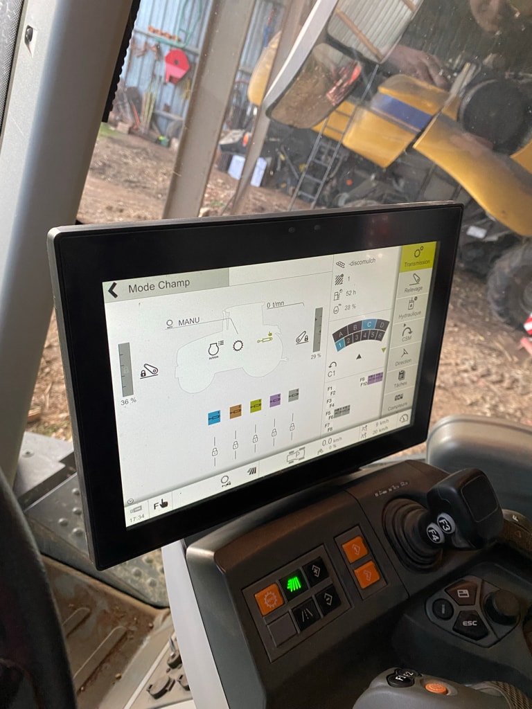Tracteur CLAAS AXION 800 - photo slide 16