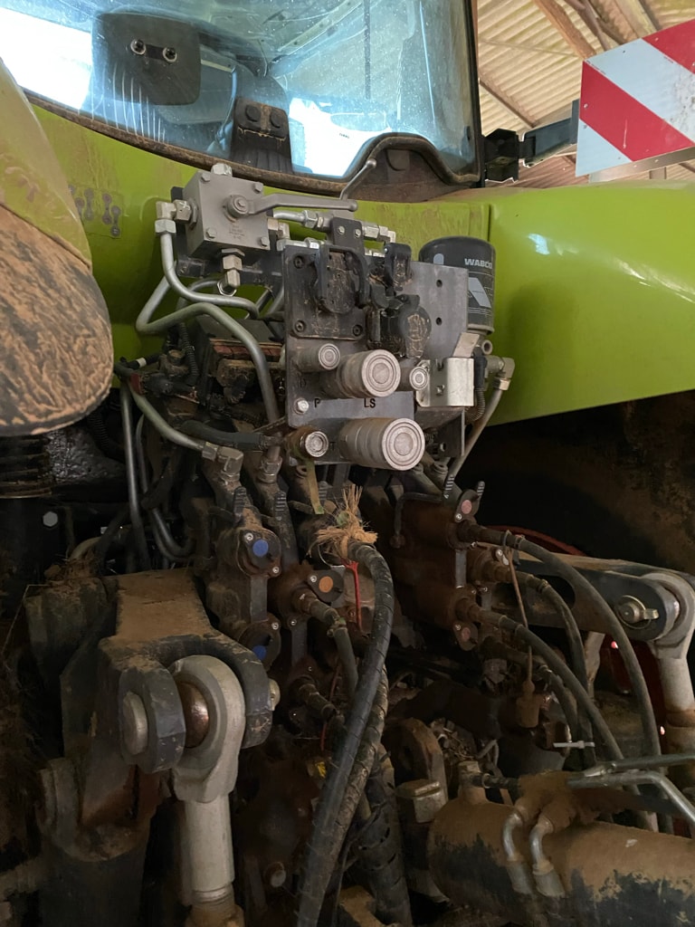 Tracteur CLAAS AXION 800 - photo slide 5