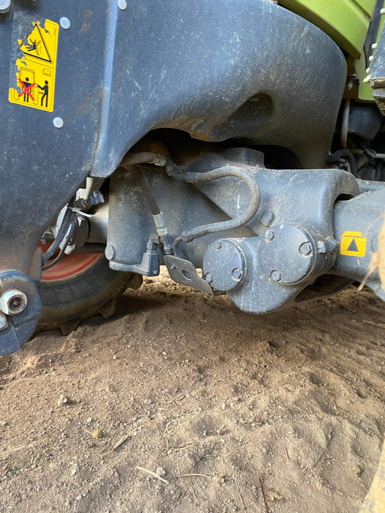 Tracteur CLAAS AXION 800 - photo slide 9