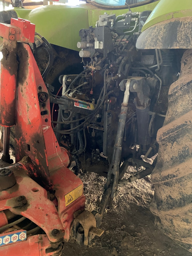Tracteur CLAAS AXION 800 - photo slide 12