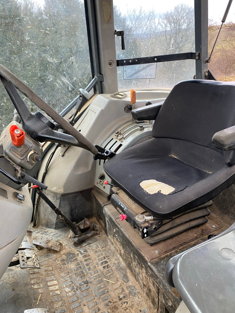 Tracteur chargeur MASSEY FERGUSON 4235 - photo slide 9