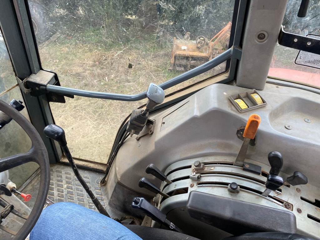 Tracteur chargeur MASSEY FERGUSON 4235 - photo slide 10