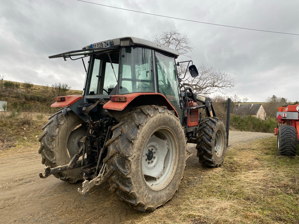 Tracteur chargeur MASSEY FERGUSON 4235 - photo slide 3