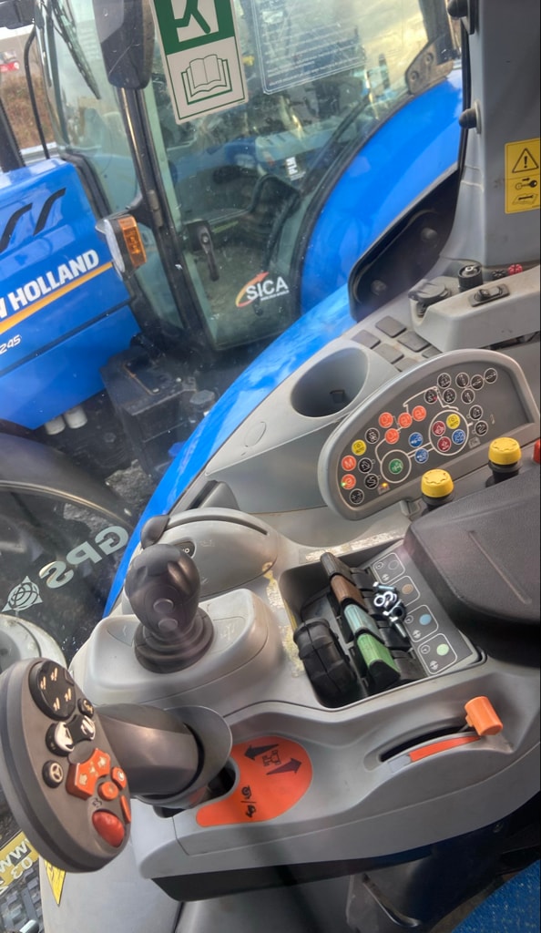Tracteur NEW HOLLAND T7.235 AC - photo slide 9