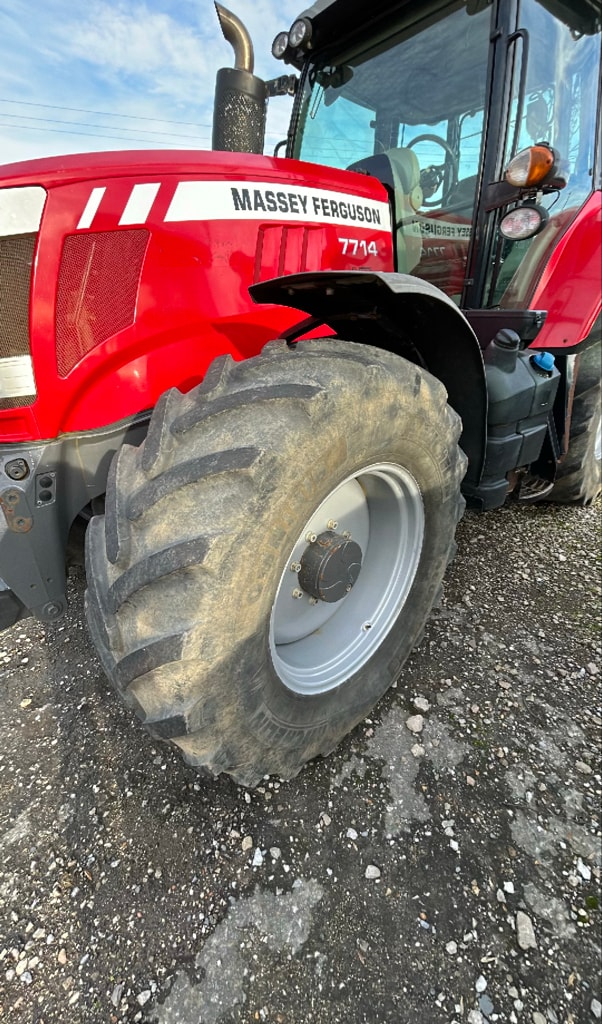 Tracteur MASSEY FERGUSON 7714 DYNA-4 ESSENTIAL - photo slide 7