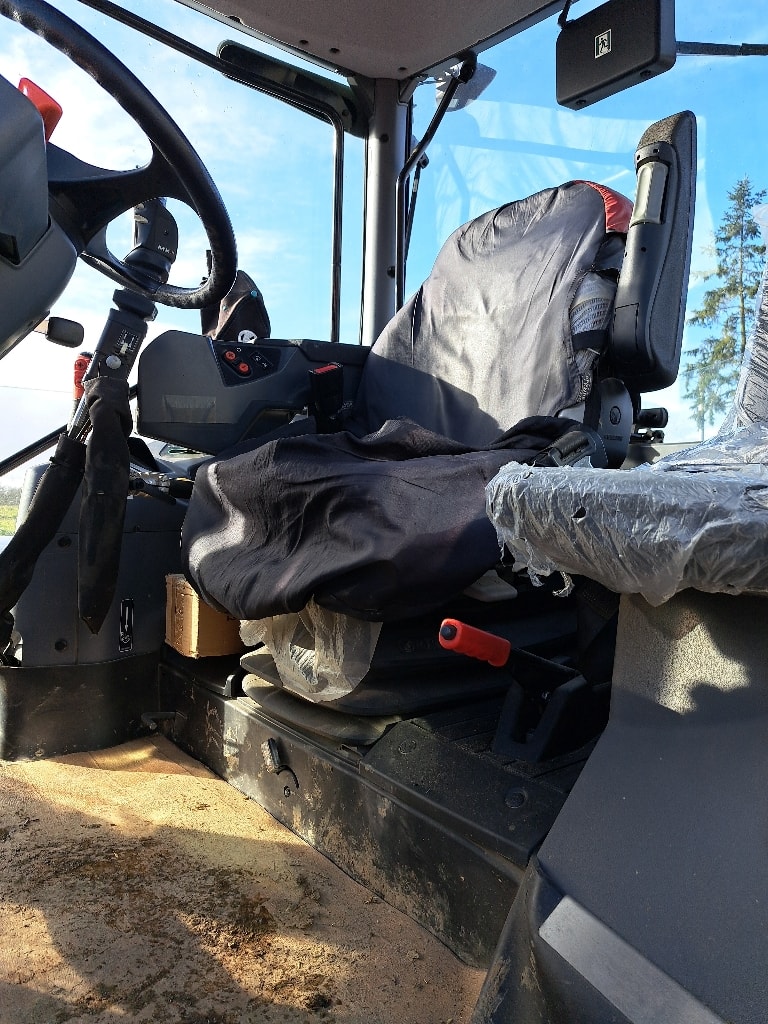 Tracteur chargeur KUBOTA M6101 - photo slide 17
